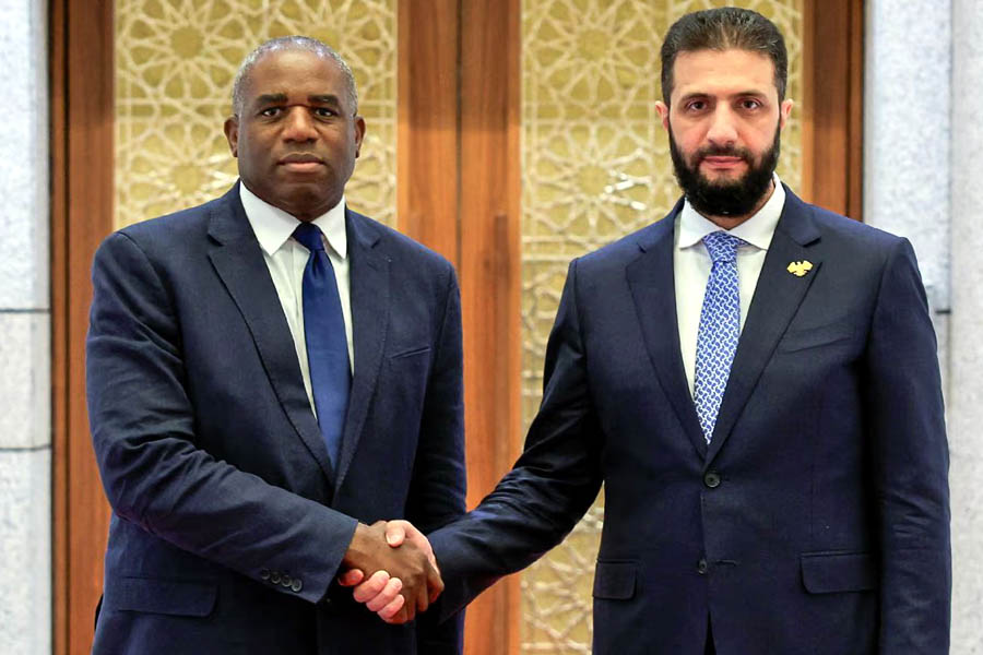 Syria’s interim president, Ahmed al-Sharaa, warmly receives UK Foreign Secretary David Lammy in Damascus — marking a historic step in re-establishing diplomatic ties between the two nations after over a decade of conflict.