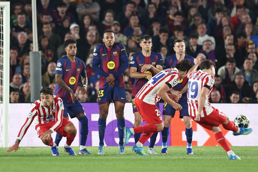 Alvarez free-kick goal for Atlético
