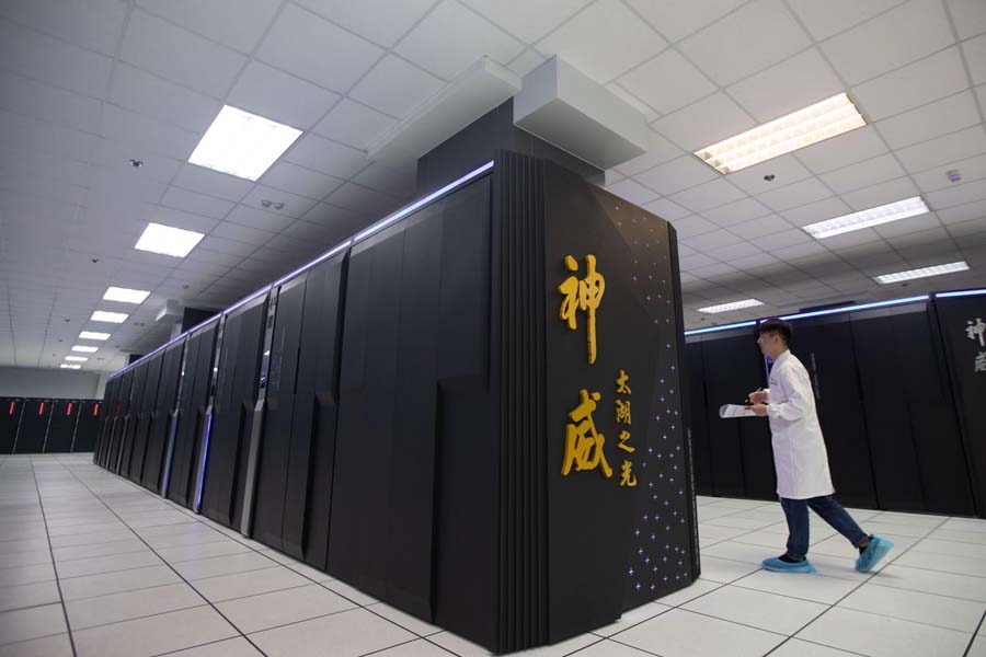 A worker performs checks on a supercomputer at the National Supercomputer Center in Wuxi, Jiangsu province, China. The LineShine supercomputer has been ranked the world's fastest, debuting at number one in the Top500 list.