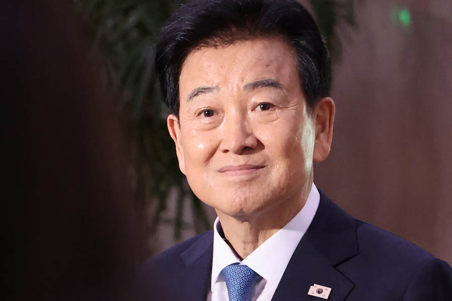 Chung Dong-young defends his comments, calling it "deeply regrettable" that his remarks were seen as a leak and insisting the information was publicly available.