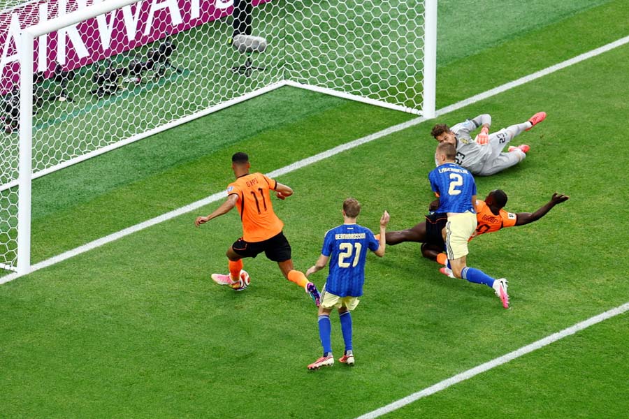 Cody Gakpo scores the Netherlands' third goal from close range against Sweden