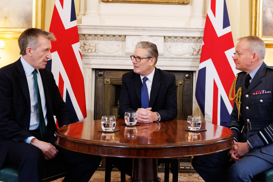 Dan Jarvis with Keir Starmer and chief of defence staff Sir Richard Knighton at No 10