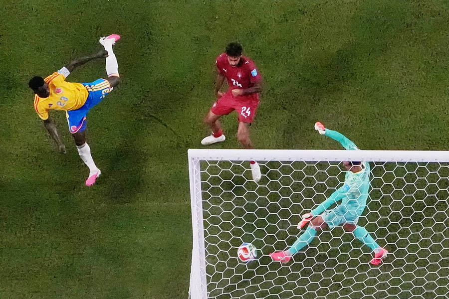 Davinson Sánchez scores! Or does he? The Colombian defender's stoppage-time header was ruled out for offside by the tightest of margins, with VAR showing he was off by the length of a big toe.