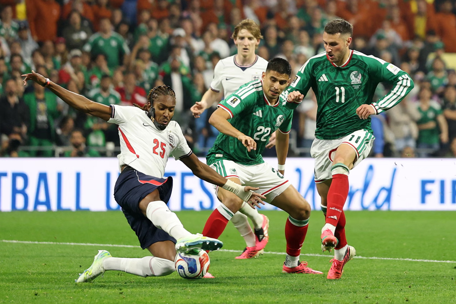 Djed Spence intervenes for England against Mexico