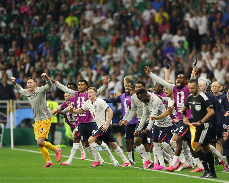 Contrasting reactions at the full-time whistle for England and Mexico