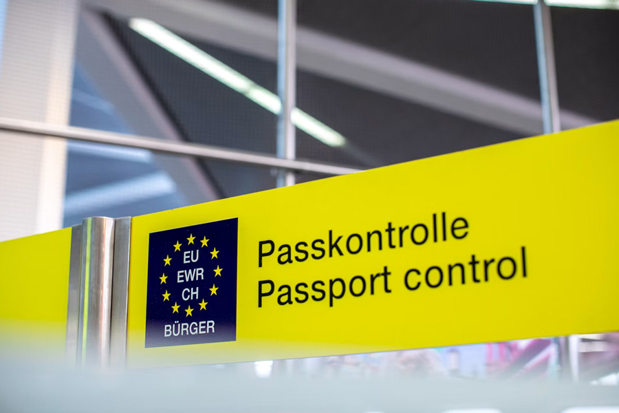What Are the New EU Border Checks and How Will They Affect Your Summer Holiday? — EES System Causes Five-Hour Queues, Missed Flights, and Travel Chaos