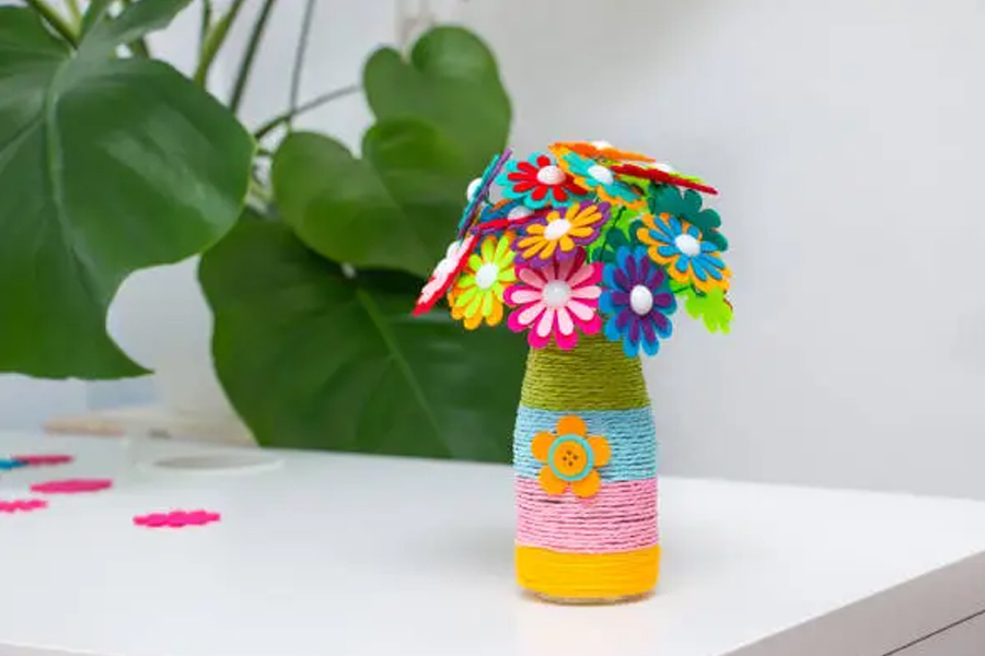Felt flower vase craft
