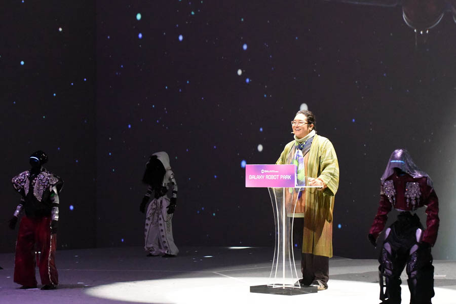 Galaxy CEO Choi Yong-ho at robot park