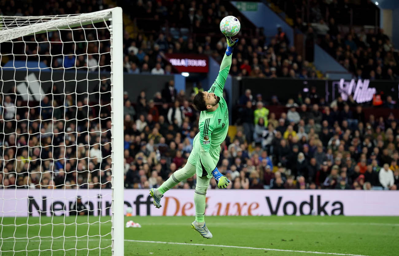 Liverpool goalkeeper Mamardashvili making a save
