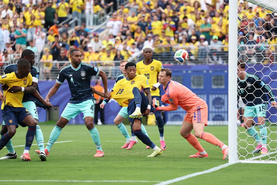 ¡Sí, Se Pudo! Ecuador Stun Germany 2-1 as Plata's Golden Touch Sends La Tri to Knockouts — Beccacece's Job-Saving Victory Rocks the Mannschaft