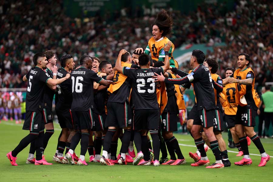 Howler in Guadalajara: Kim's Spill, Romo's Gift, and Mexico's Ticket to the Knockouts — 'Korean, Brother, Now You're Mexican!' Friendship Only Goes So Far