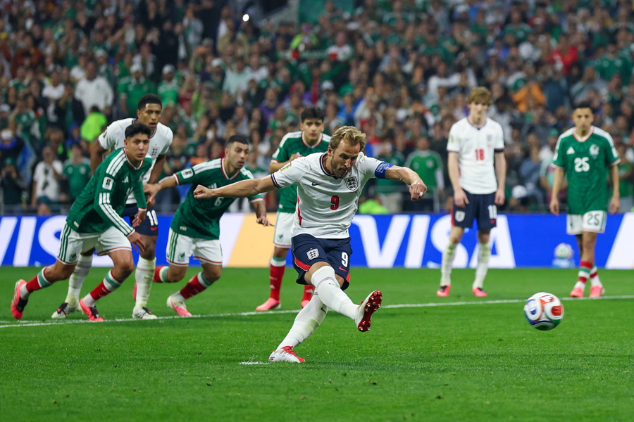 England Survive Azteca Mayhem with 10 Men as Bellingham's Double and Kane's Penalty Sink Mexico in World Cup Classic