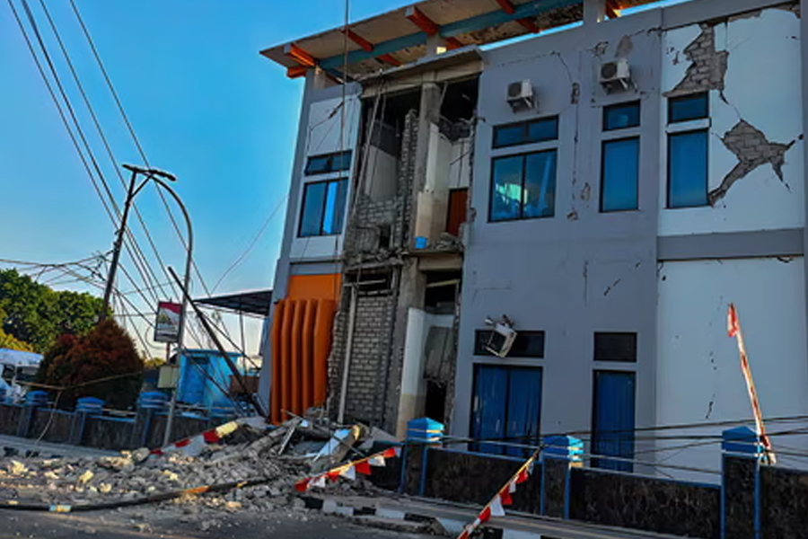 A damaged building in Ruteng, Manggarai, East Nusa Tenggara