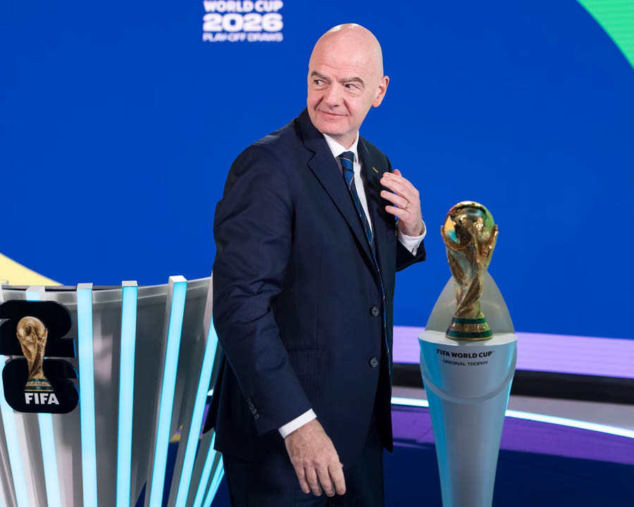 Fifa president Gianni Infantino has seen two key members of his inner circle distance themselves from him.