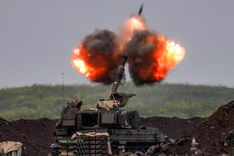Israeli artillery firing near Lebanon border.