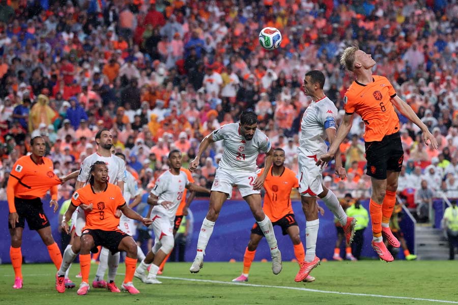 Jan-Paul van Hecke flicks home the Netherlands' third goal against Tunisia