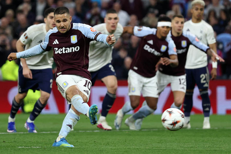 John McGinn scores the second of his quickfire double as Aston Villa ran away with the tie late on in the second leg against Nottingham Forest.