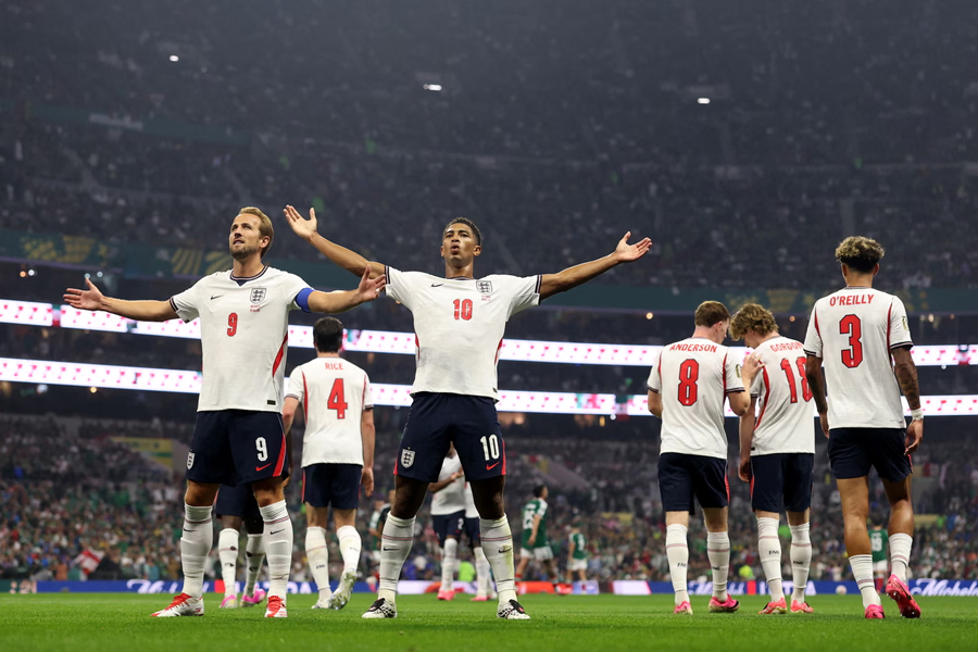 Bellingham celebrates with Harry Kane after scoring for England