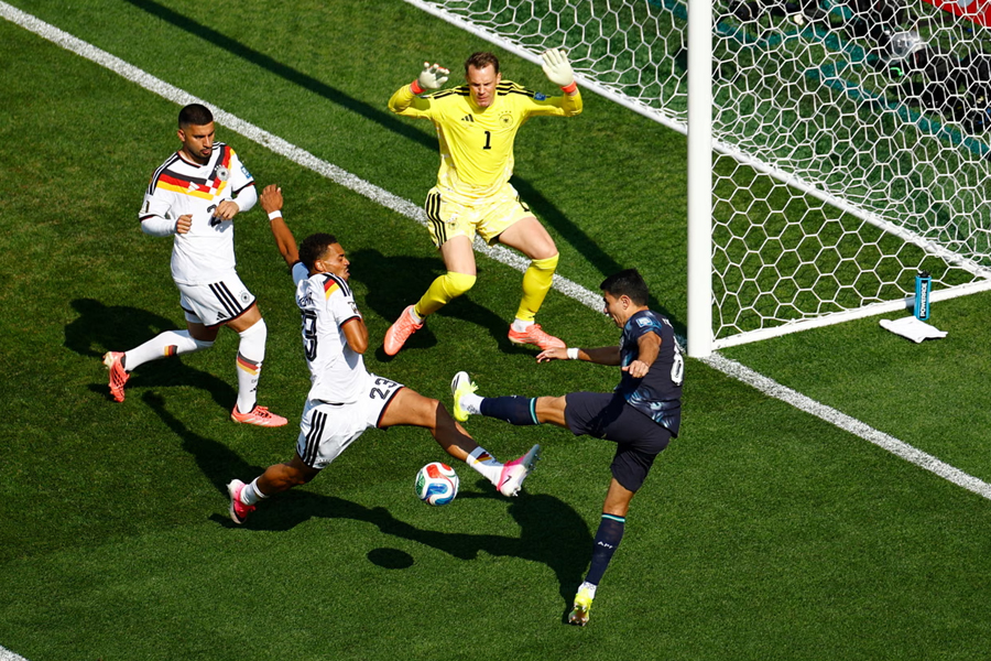Paraguay's Junior Alonso shoots at goal during the match against Germany