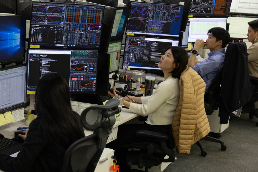 Dealers at work at Hana Bank in Seoul as South Korea's Kospi faces its steepest monthly decline since 2008 amid Middle East conflict.