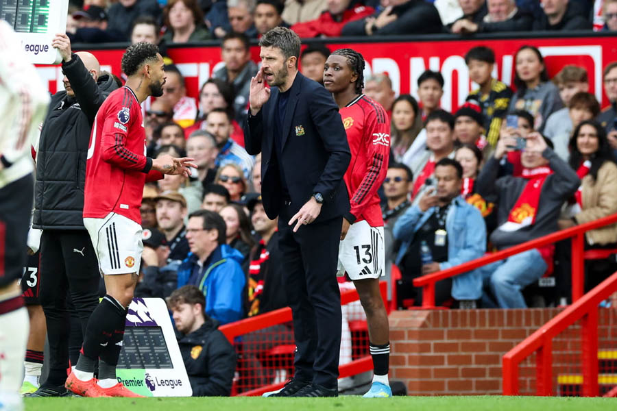 Michael Carrick guiding Manchester United to Champions League