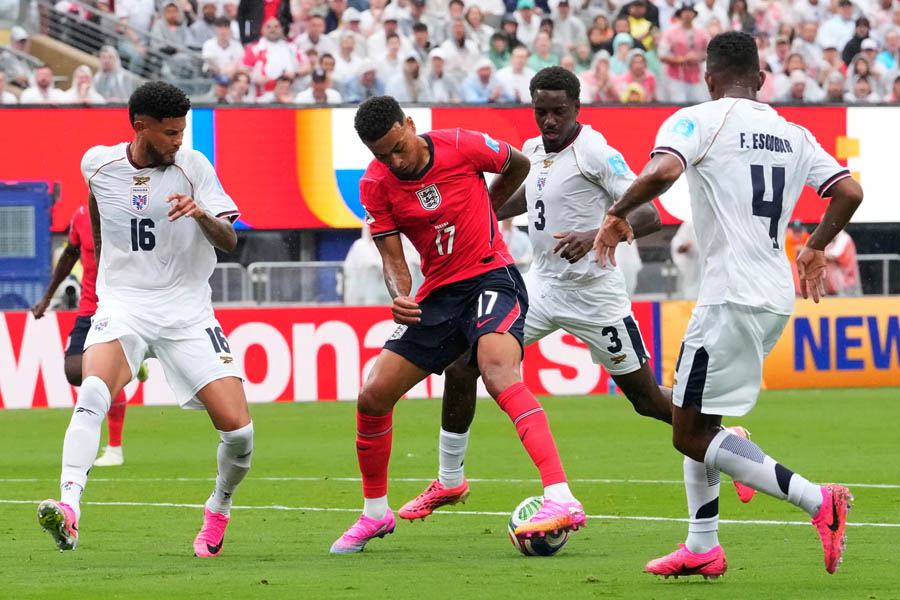 Morgan Rogers is crowded out by Andres Andrade, Jose Cordoba, and Fidel Escobar of Panama