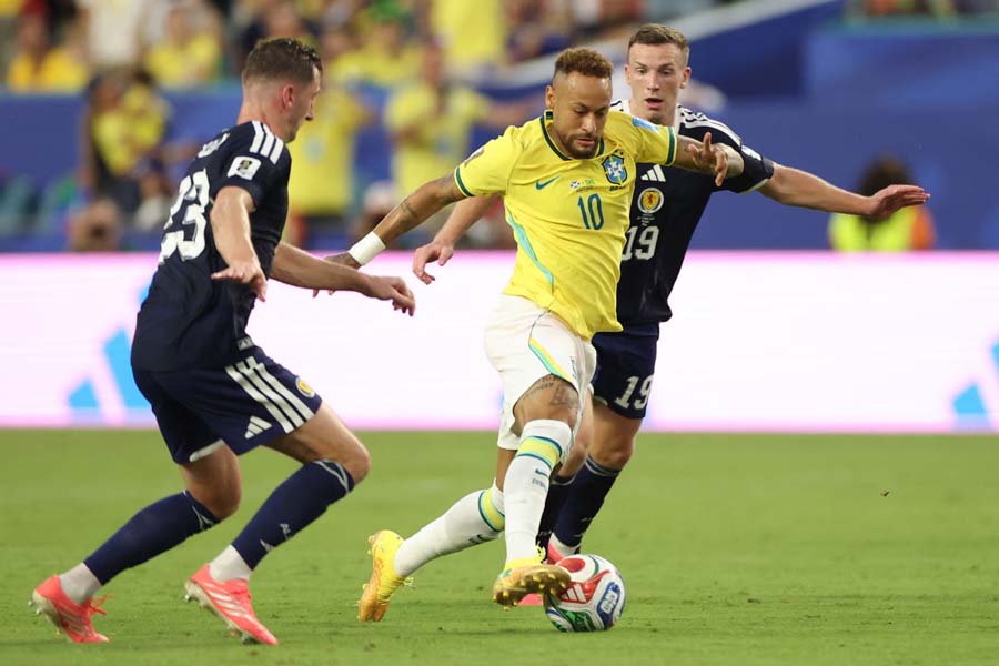 Neymar makes his first Brazil appearance in nearly three years as he comes on for Matheus Cunha. Brazil's iconic forward entered the fray with 14 minutes remaining to a rapturous reception from the yellow-clad fans.