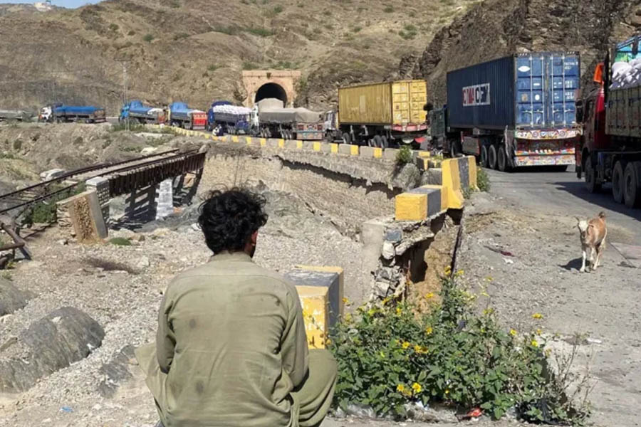 Trucks and cargo vehicles stranded at the Torkham border crossing after Pakistan closed its borders with Afghanistan due to escalating conflict.