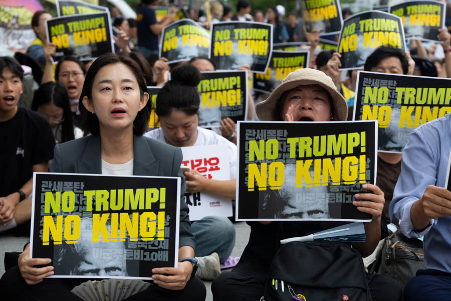 Protesters rally outside the US embassy in Seoul against Washington’s 15% tariff plan, as Donald Trump confirms the new trade measure.