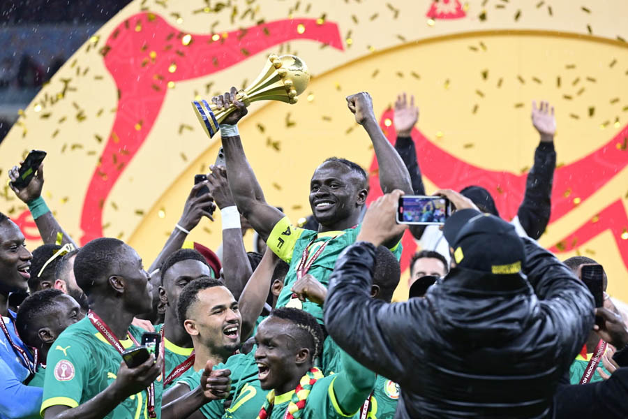 Sadio Mané lifting Africa Cup of Nations 2025 trophy for Senegal
