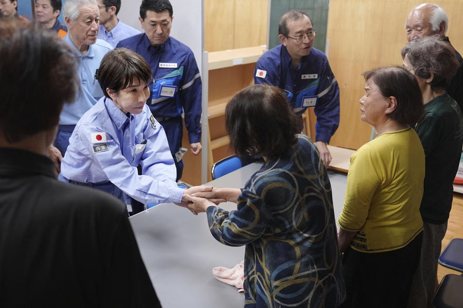 Japan PM's Shelter Visit Draws Criticism as Heatwave Compounds Quake Recovery