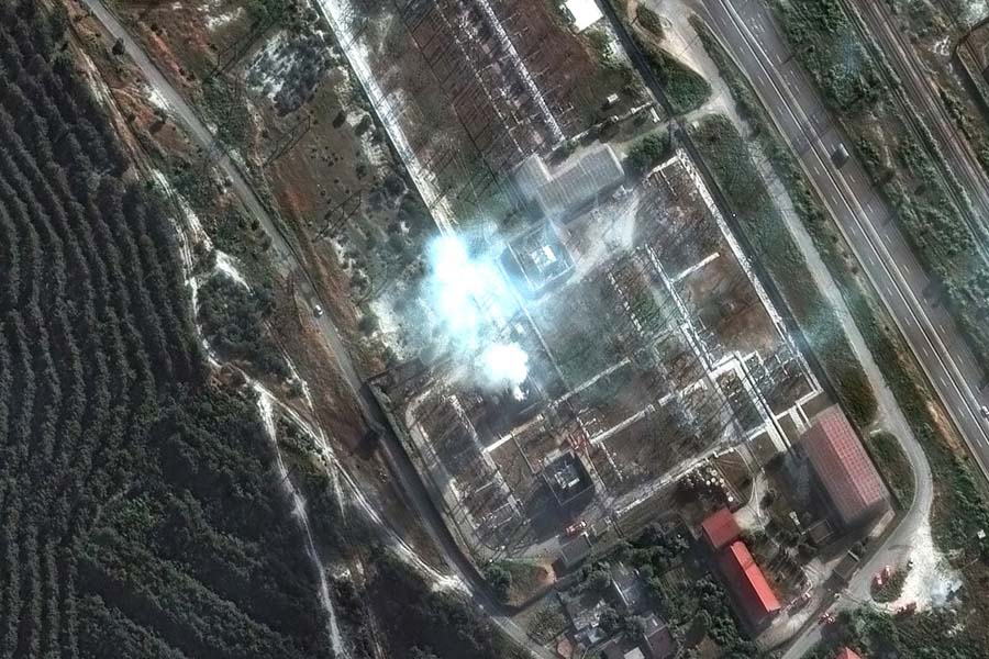 40 Days of Fire: Zelenskyy Authorises Blitz on Russian Targets as Crimea Goes Dark — 'Influence the Aggressor State' as Drones Hit Ufa Refinery 1,500km Away