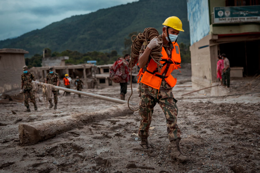 Soldiers search for bodies as rescue operations shift into search and retrieval in Nepal