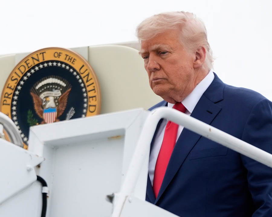 Iran Strikes Tankers Under US Escort in Hormuz as Trump Gathers Cabinet — Oil Surges Past $90 as Gaza Disarmament Deal Hangs in Balance