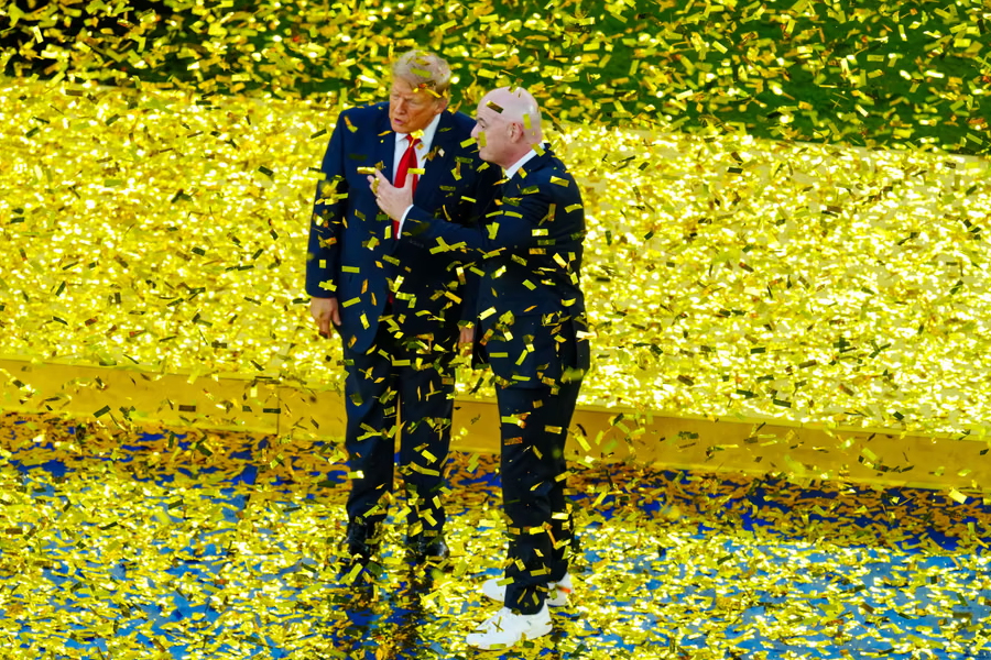 Gianni Infantino carefully explains to Donald Trump that he is not part of the Spanish national team