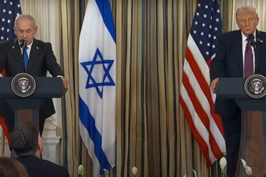 Trump and Netanyahu at the White House announcing Gaza peace plan ultimatum, warning Hamas to accept ceasefire deal or face consequences.