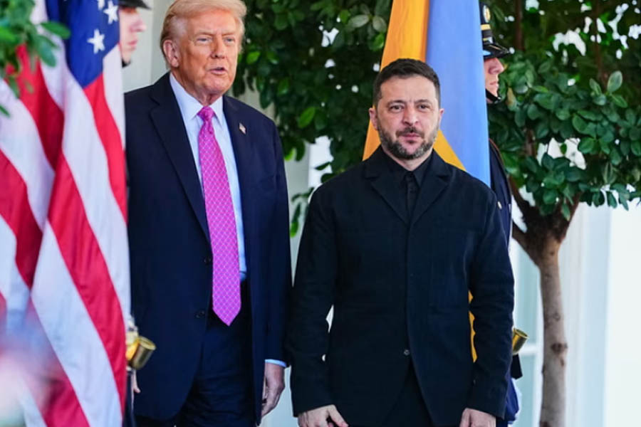 Donald Trump and Volodymyr Zelenskyy in a White House meeting discussing peace efforts to end the Russia-Ukraine war without supplying Tomahawk missiles.
