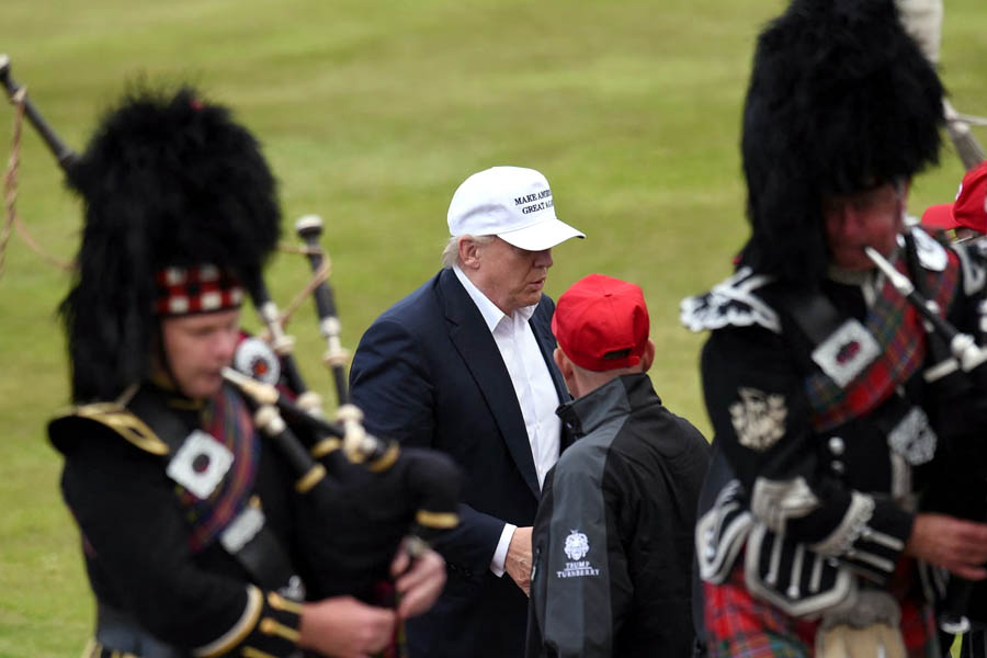 Donald Trump arrives in Scotland for high-level talks with UK Prime Minister Keir Starmer and EU Chief Ursula von der Leyen, with ending the war in 🇺🇦 Ukraine as a top agenda.
