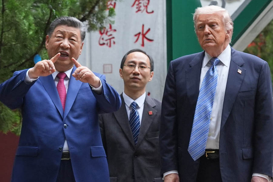 Trump greeted by Xi Jinping in Beijing