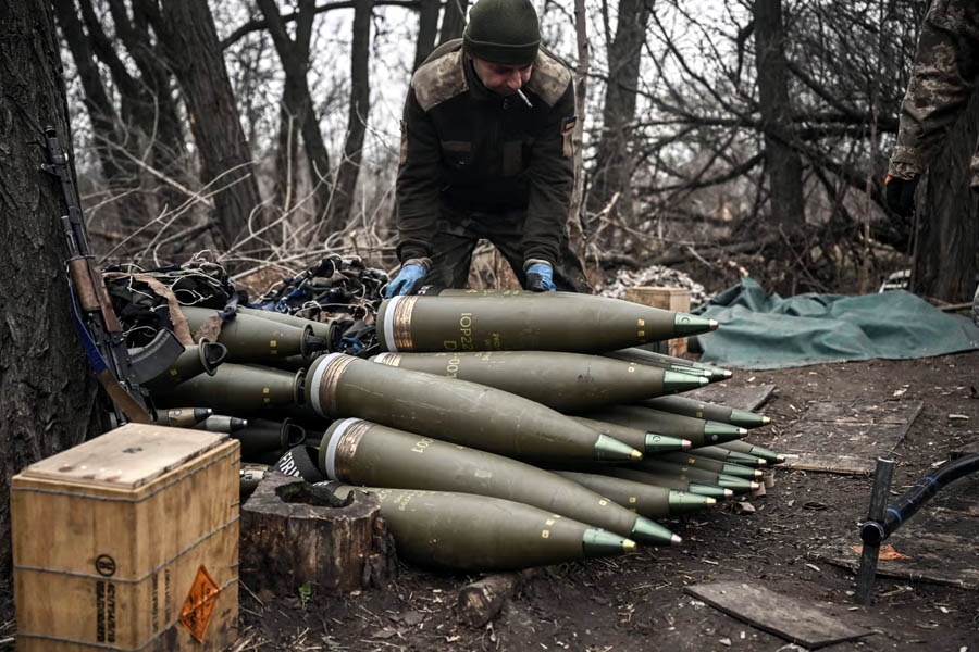 A Ukrainian soldier handles 155mm artillery shells near Bakhmut in 2023 — one of the key munitions whose shipments have been paused by the Trump administration amid rising battlefield tensions.