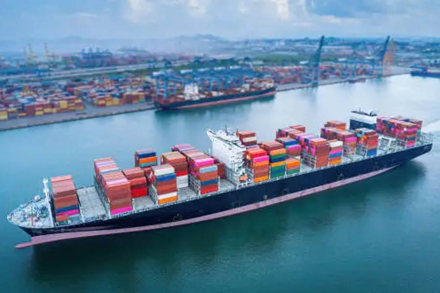 US Senate chamber during the vote to overturn Donald Trump’s global tariffs, with senators from both parties participating in the session.