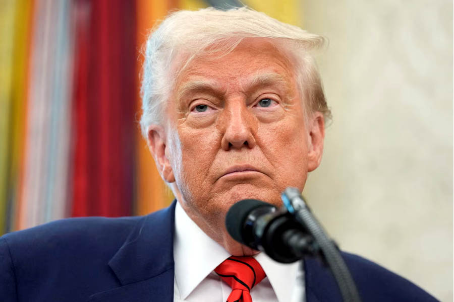 us president trump faces intensifying criticism over Qatar plane gift