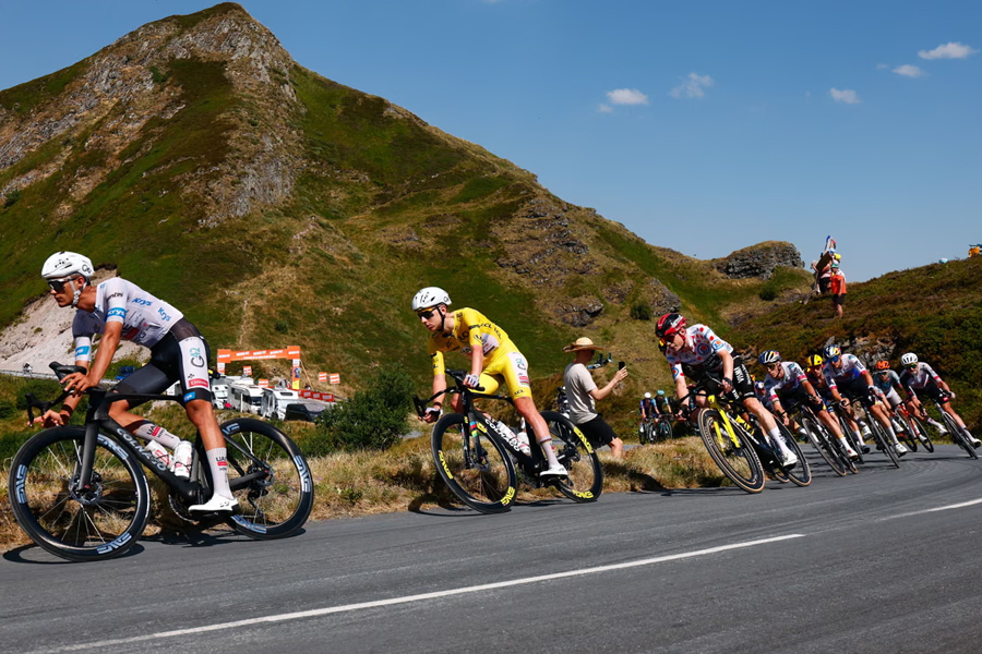 Vingegaard was on Pogacar's tail for much of stage 10 before getting dropped at the finish