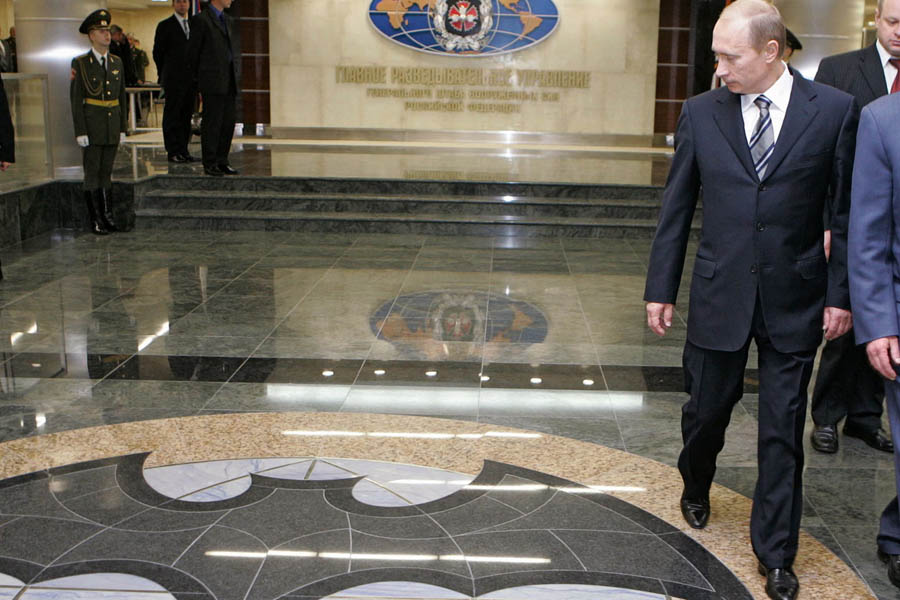 Vladimir Putin at GRU headquarters in Moscow