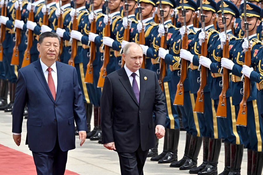 Xi Jinping and Vladimir Putin together, representing alleged collaboration between China and Russia on satellite intelligence for military operations in Ukraine.